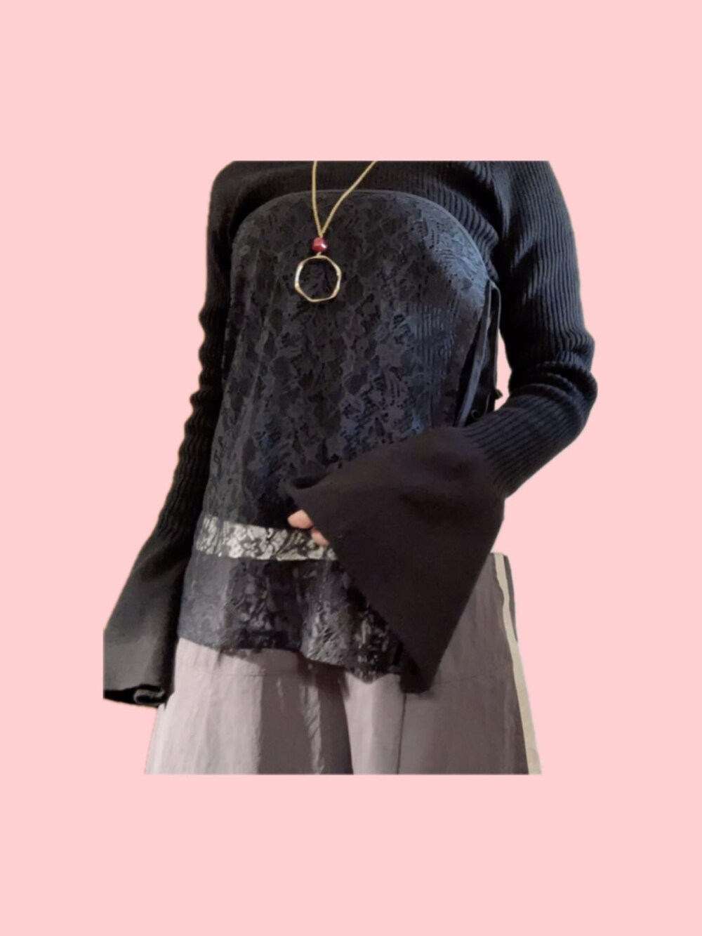 ブラック系のスカート、グレー系のスカート、ブラック系のブーツを着用したレディースの冬コーディネートの2枚目の写真