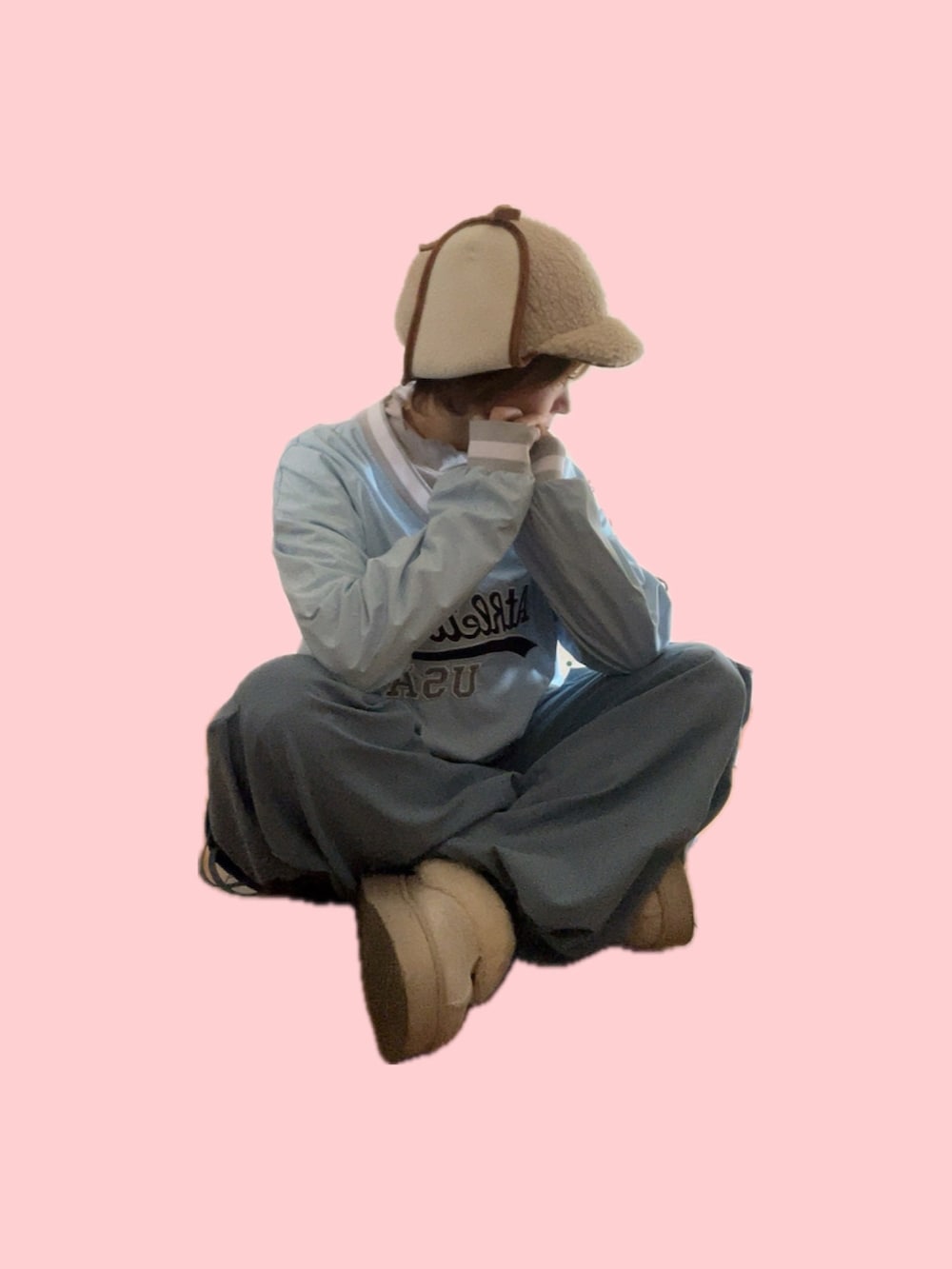 ブルー系のTシャツ/カットソー、ブルー系のパンツ、ホワイト系のブーツを着用したレディースの冬コーディネートの3枚目の写真