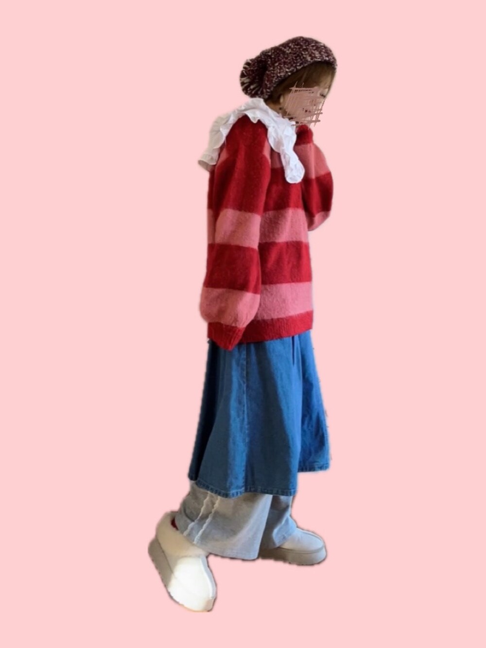 「クリスマスに着たい服、ニット帽、ビッグカラー、ボーダー、ボーダーニット、レイヤードスタイル、レイヤード、ラインパンツ、スウェットパンツ、デニムスカート、ムートンブーツ、しまむらコーデ、赤ニット、大人かわいい、冬服」｜「しまむらの2024年10月購入 （ニット/セーター、レッド系）」を使った、Moonさん（レディース・156cm）の冬コーディネートの2枚目の写真