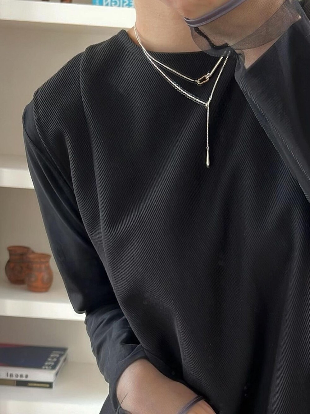 「ほめられ本命コーデ、オトナ女子、休日スタイル、きれいめカジュアル」｜「WILLFULLYのno sleeve open zip panel kersey OP（ワンピース、ブラック系）」を使った、hara sayakaさん（レディース・156cm）の冬コーディネートの5枚目の写真