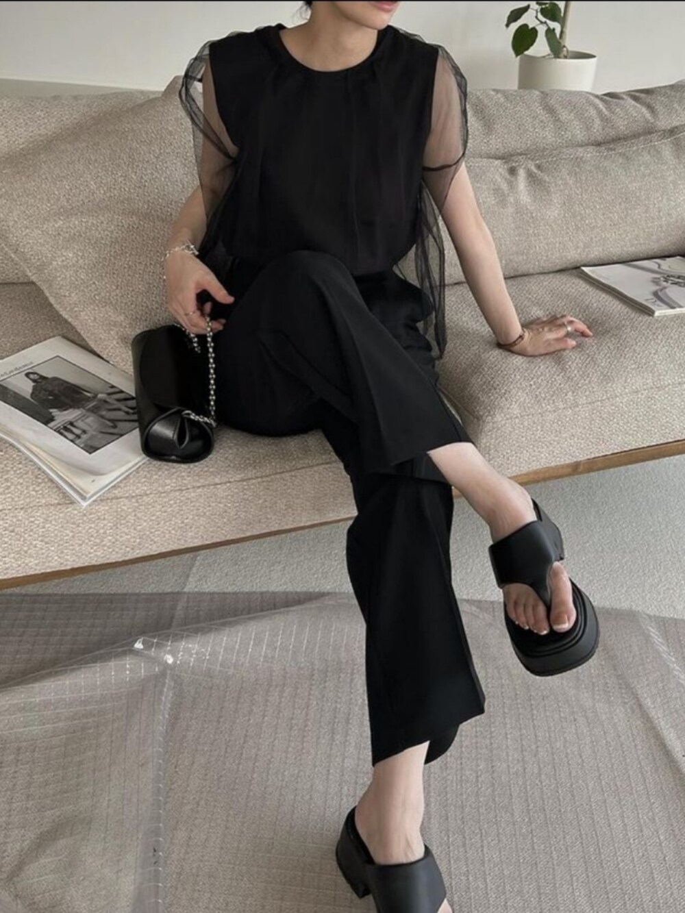 「シンプルコーデ、着回しコーデ、夏服、キレイめ、夏ファッション、おでかけコーデ、シアートップス、パンツスタイル、パンツコーデ、ブラックコーデ」｜「WILLFULLYの2piece tulle tank tops（Tシャツ/カットソー、ブラック系）」を使った、hara sayakaさん（レディース・156cm）の夏コーディネートの5枚目の写真