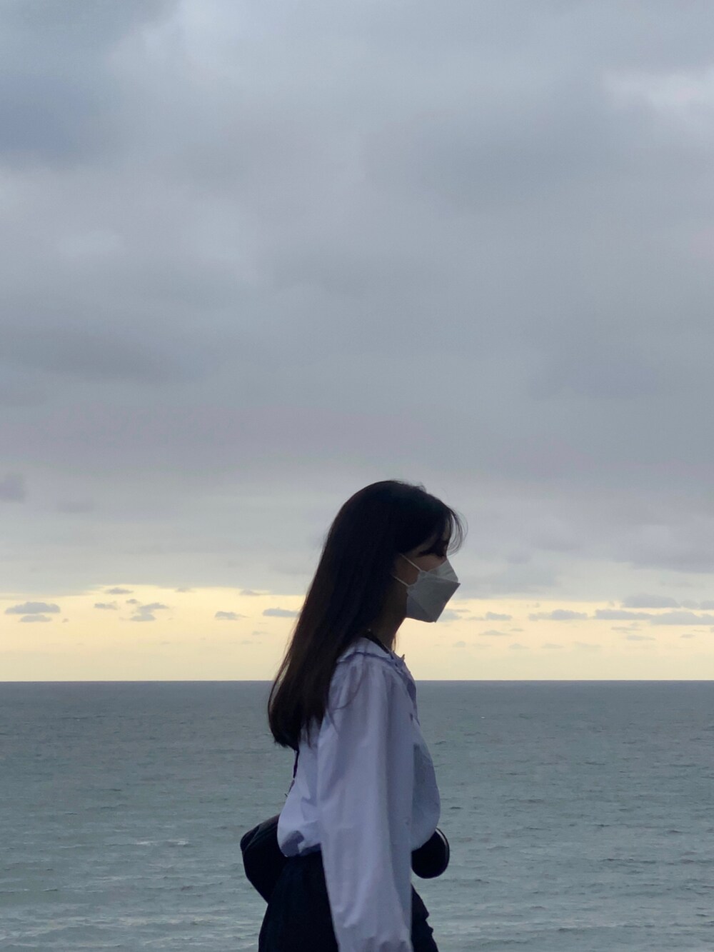 「お洒落さんとつながりたい、黒、骨格ウェーブ、高身長女子、韓国ファッション、高身長コーデ、スカート、shein」｜「H&Mのアイテム（シャツ/ブラウス、ブルー系）」を使った、냥냥さん（レディース・165cm）の秋コーディネートの4枚目の写真