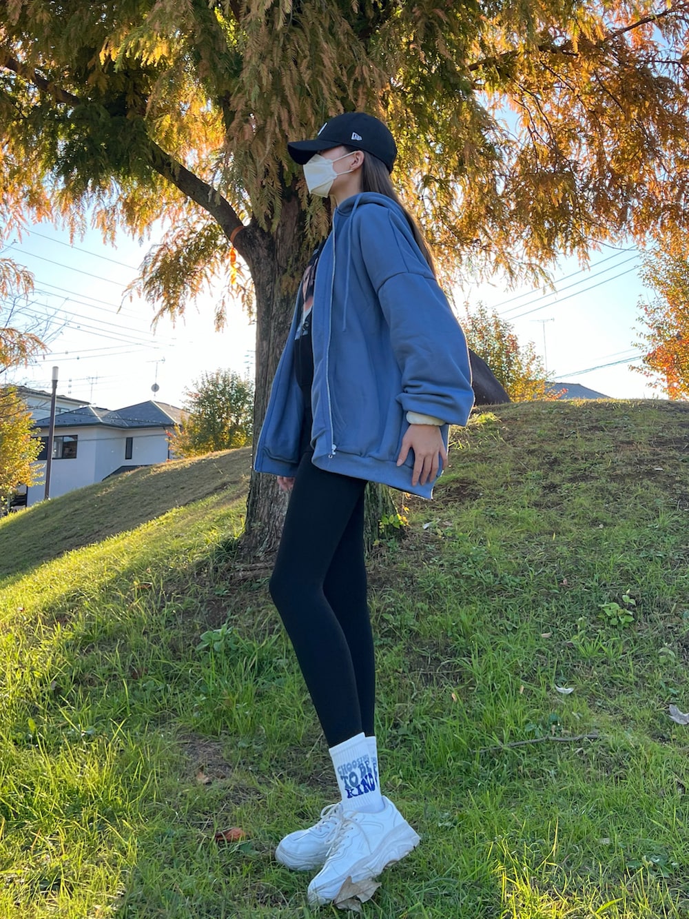 「shein、SHEIN、SHEINコーデ、H&M、韓国ファッション、꾸안꾸、シンプル、秋のコーデ、ゆるコーデ、ootd、骨格ウェーブ、シンプルコーデ、お洒落さんとつながりたい、秋、高身長女子」｜「H&MのH&M - デザインスウェットトップス - ブラック（スウェット、ブラック系）」を使った、냥냥さん（レディース・165cm）の秋コーディネートの2枚目の写真