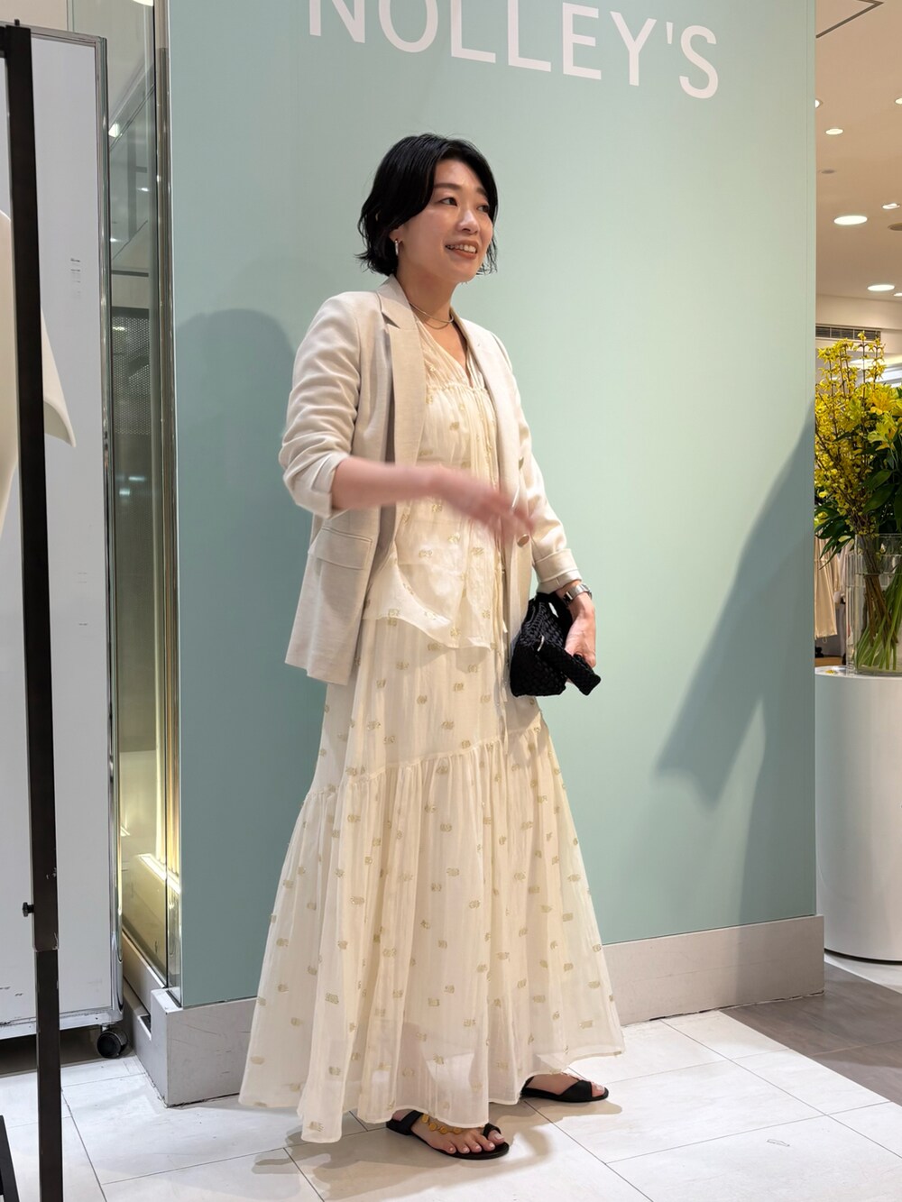 「ジャケット、マキシスカート、ロングスカート、シアートップス、シアー、ワントーンコーデ」｜「NOLLEY’Sの《セットアップ対応》KIRYUラメカットジャガードスカート（スカート、ホワイト系）」を使った、mitaniiiiiさん（骨格ストレート・レディース・168cm）の春コーディネートの5枚目の写真