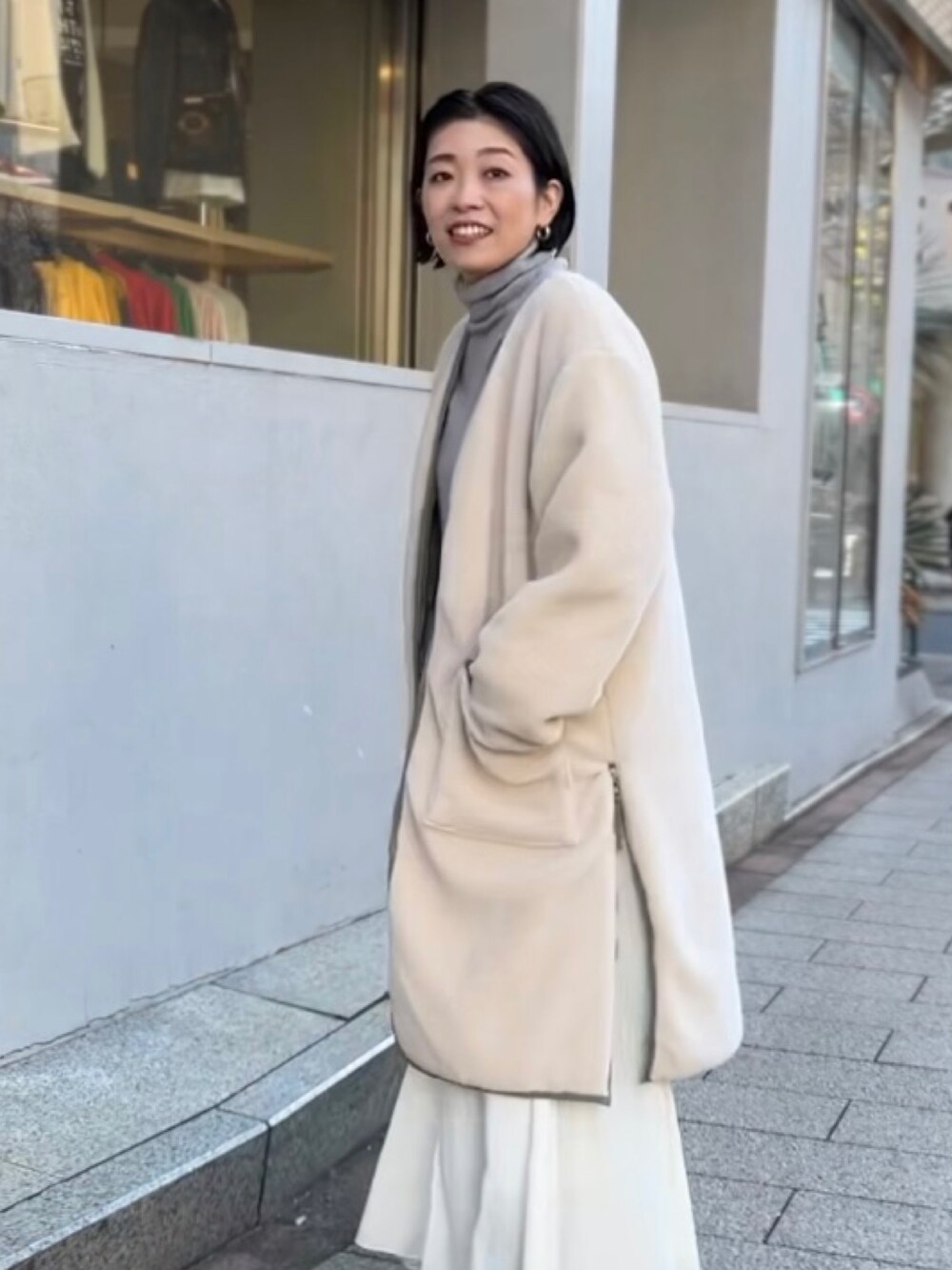 「大人カジュアル、冬コーデ、あったかコーデ、シンプル、ボアジャケット、カジュアルコーデ、タートルネックニット、リバーシブルコート、キルティングコート、コートコーデ、スカートコーデ」｜「Rie Millerの《手洗い可能》ホールガーメントベーシックタートルネックプルオーバーニット（ニット/セーター、グレー系）」を使った、mitaniiiiiさん（レディース・168cm）の冬コーディネートの5枚目の写真