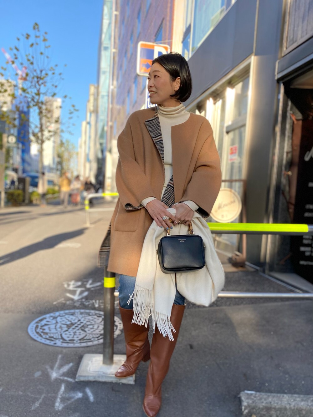 「休日コーデ、大人カジュアル、冬アウター、シンプル、ブーツ、タートルネック、アウター、パンツコーデ、コート、デニム、デニムコーデ、ブーツコーデ、冬コーデ」｜「NOLLEY’Sの＜飯豊まりえさん着用＞リバーコート（その他アウター、ブラウン系）」を使った、mitaniiiiiさん（レディース・168cm）の冬コーディネートの4枚目の写真