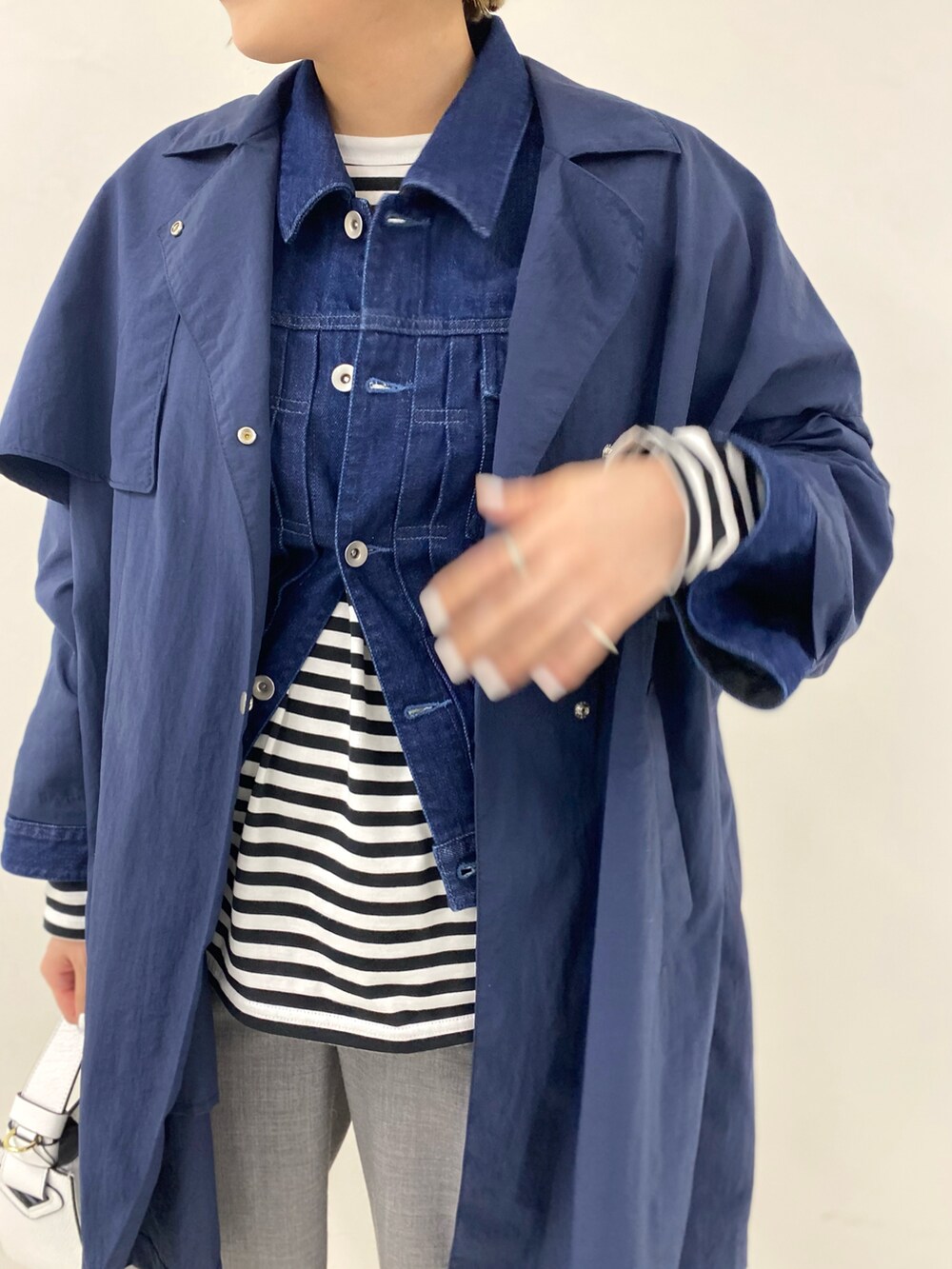 「オトナ女子、休日スタイル、大人コーデ、春、Gジャン、春アウター、ワントーンコーデ、パンツスタイル、サンダル、ミニバッグ」｜「NOLLEY’Sのウォッシャブルウールナイロンストレッチワイドパンツ（その他パンツ、グレー系）」を使った、mitaniiiiiさん（レディース・168cm）の冬コーディネートの2枚目の写真