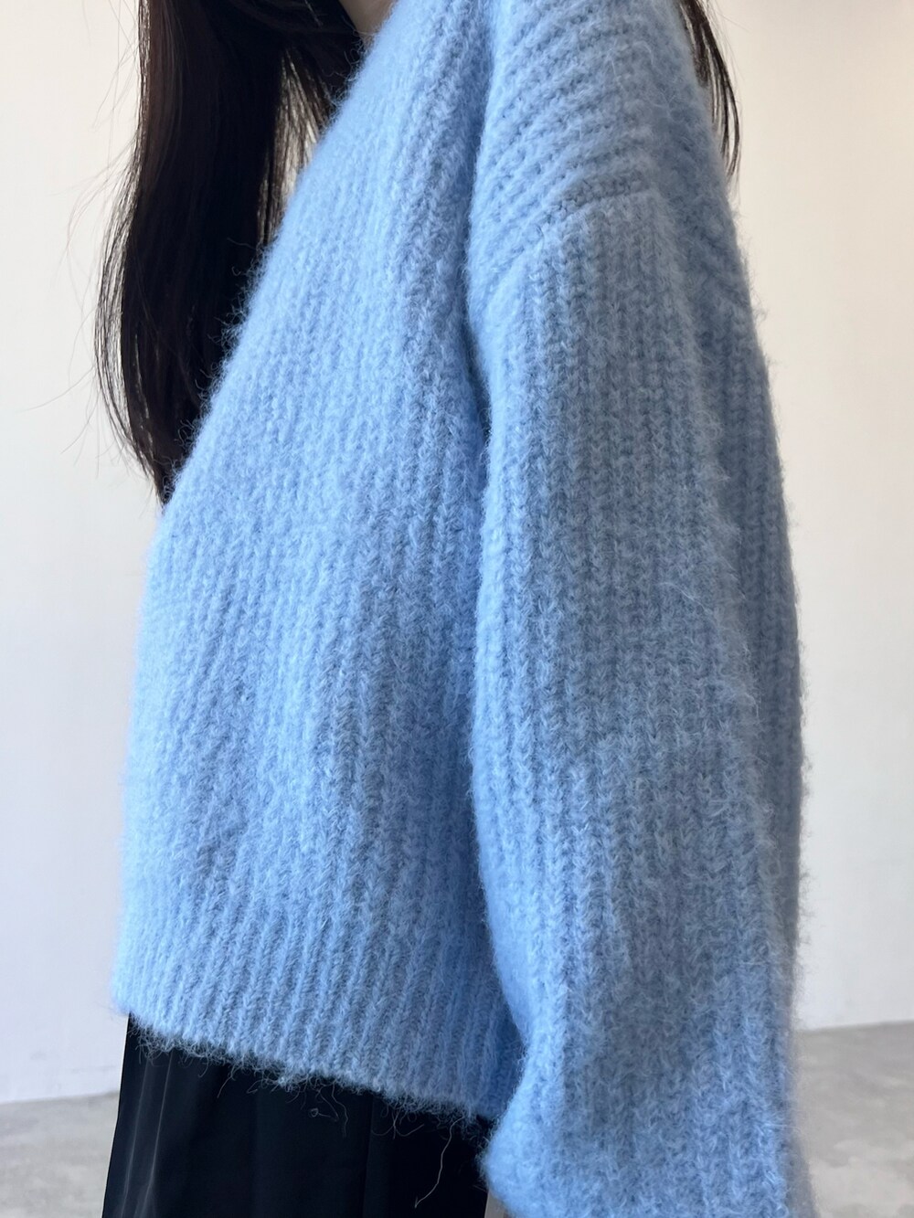 「新星WEARISTAにエントリー、WEARyouthコーデ、冬、きれいめカジュアル、秋冬コーデ、ゆるコーデ、ファッションを楽しもう、パンツスタイル、スニーカー、スラックス、低身長女子、韓国ファッション、150cm」｜「3.3 Field Trip の3.3 Field Trip／ウエストストラップパンツ 2985589（スラックス、ブラック系）」を使った、みれいさん（レディース・150cm）の冬コーディネートの4枚目の写真
