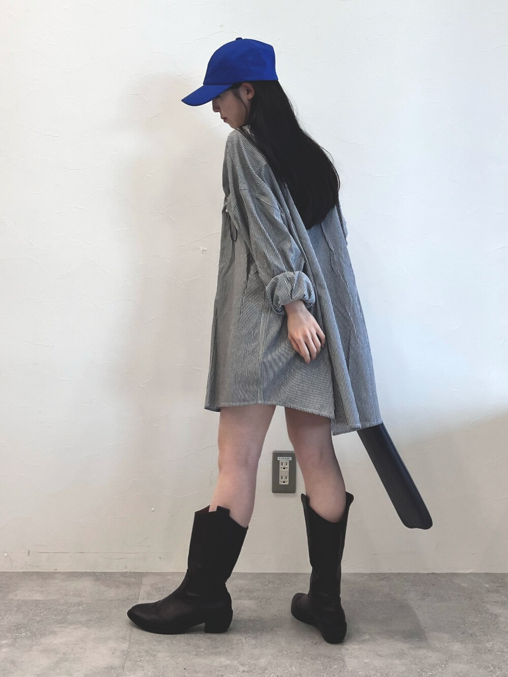 「ボーダー、アツいコーデ全部見せ、秋服準備はじめました、秋先取りコーデ、ビックシルエット、シンプルスタイル、大人カジュアル、カジュアル、おでかけコーデ、低身長、低身長コーデ、低身長女子、韓国ファッション、韓国コーデ、ブーツ」｜「3.3 Field Trip の3.3 Field Trip／ヘンケイBIG シャツ 2974862（シャツ/ブラウス、ブラック系）」を使った、みれいさん（レディース・150cm）の夏コーディネートの3枚目の写真