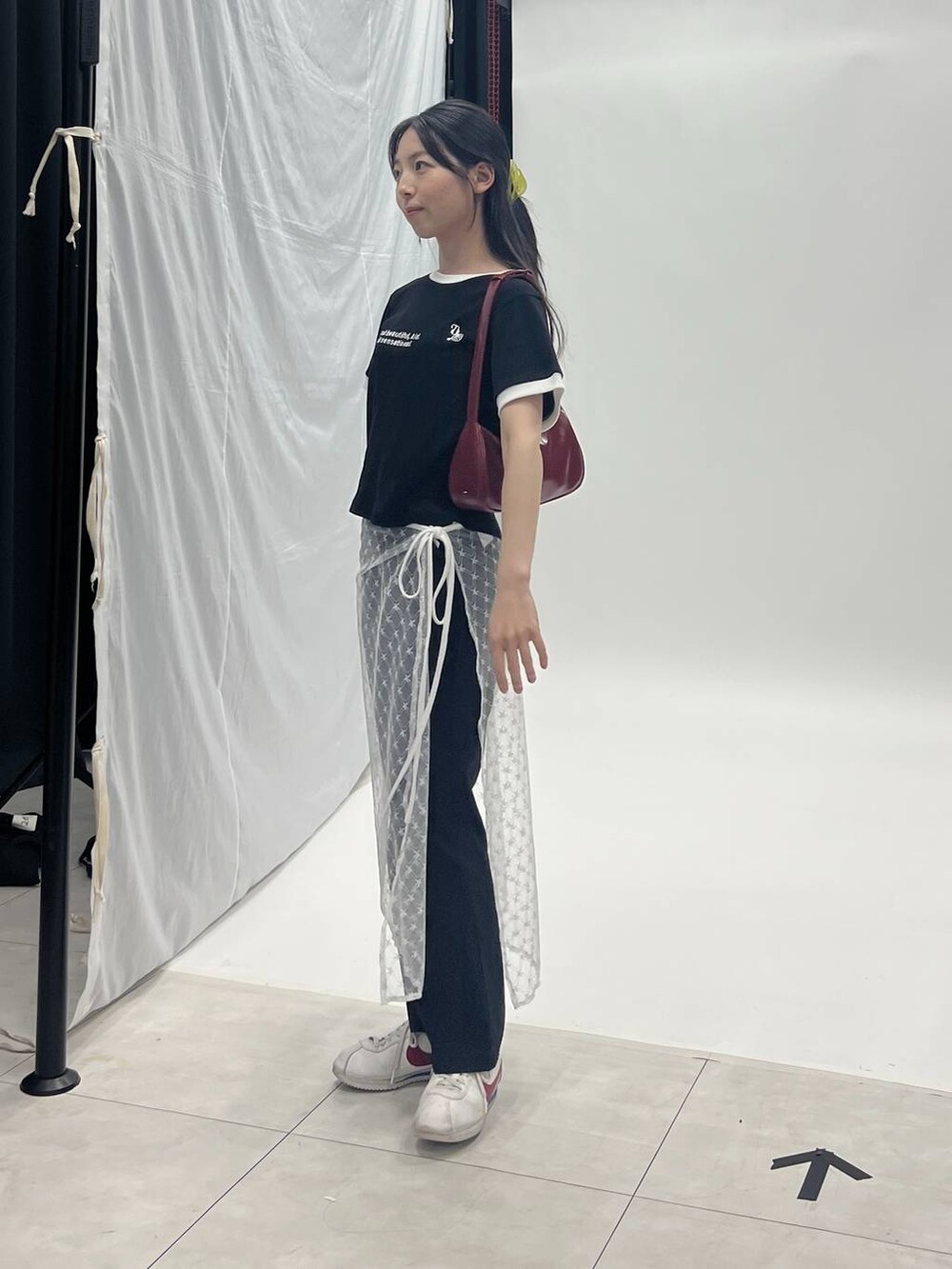 その他のスカートを着用したレディースの夏コーディネートの5枚目の写真