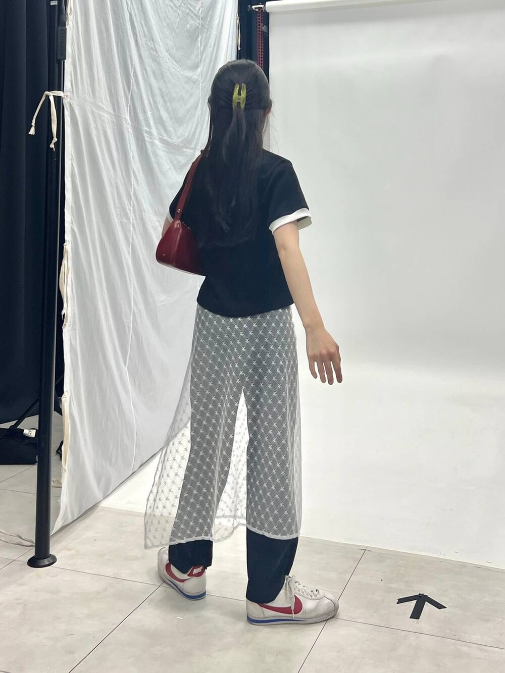 その他のスカートを着用したレディースの夏コーディネートの3枚目の写真