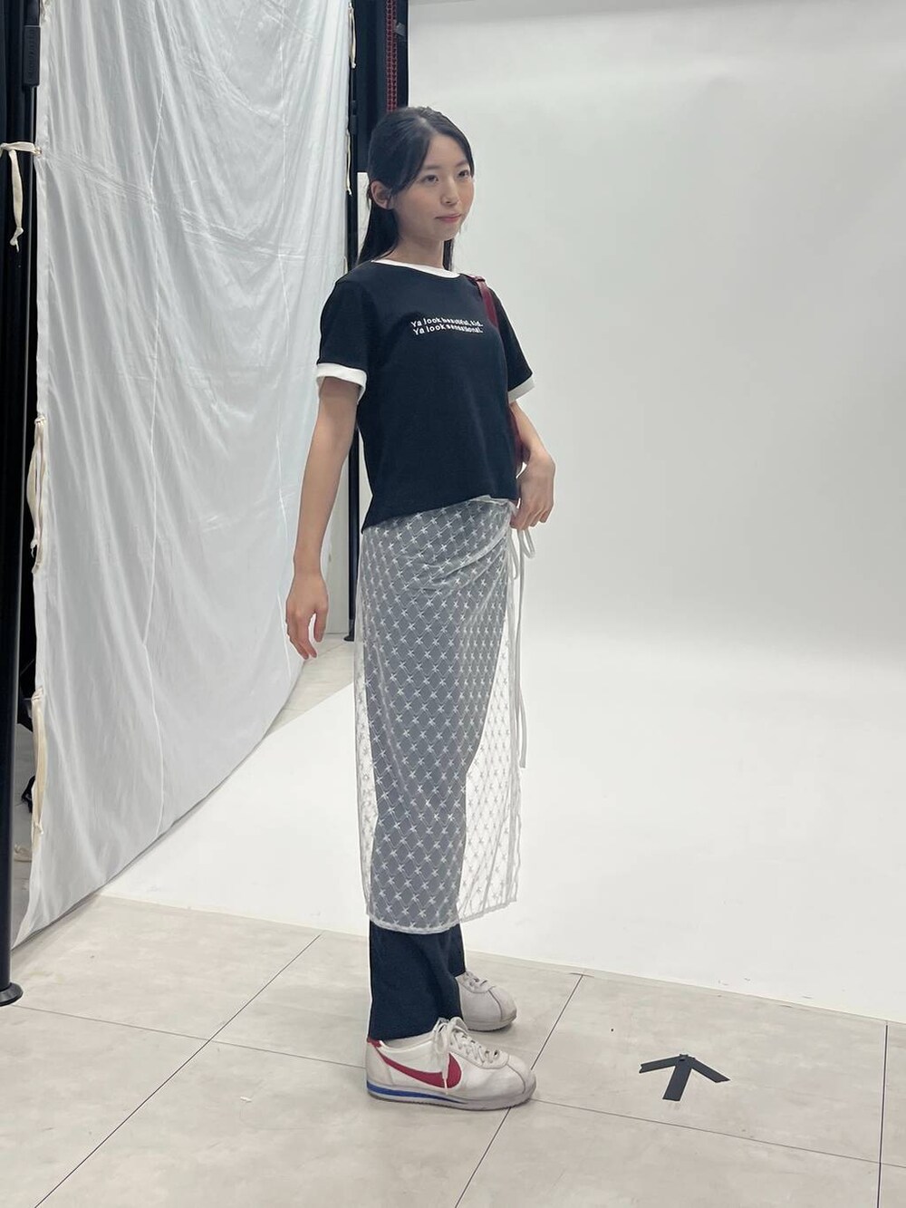 その他のスカートを着用したレディースの夏コーディネートの2枚目の写真