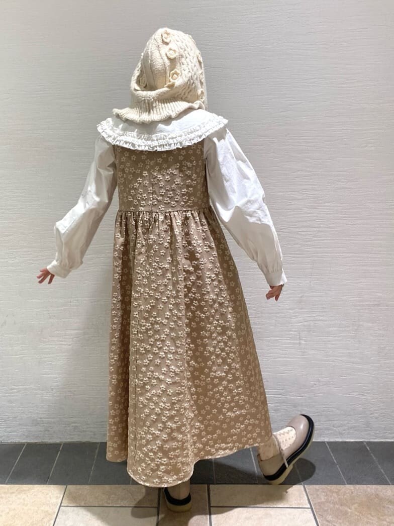 「merry jennyのおはなニットバラクラバ（ニットキャップ/ビーニー、ホワイト系）」を使った、kotochiさん（レディース・154cm）の秋コーディネートの4枚目の写真