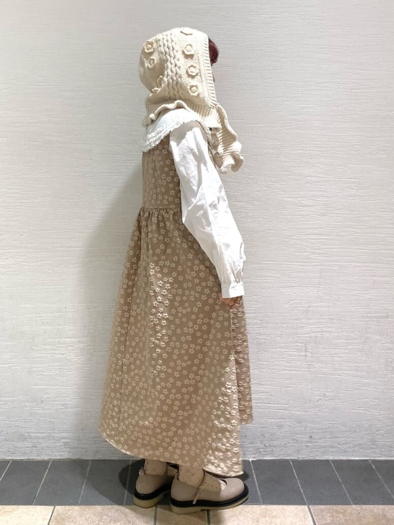 「merry jennyのおはなニットバラクラバ（ニットキャップ/ビーニー、ホワイト系）」を使った、kotochiさん（レディース・154cm）の秋コーディネートの3枚目の写真