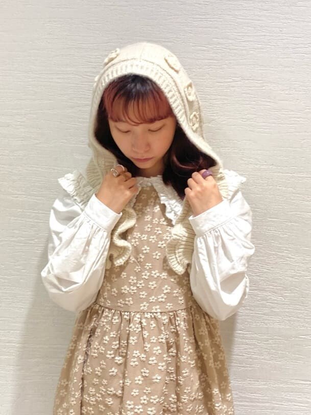 「merry jennyのおはなニットバラクラバ（ニットキャップ/ビーニー、ホワイト系）」を使った、kotochiさん（レディース・154cm）の秋コーディネートの5枚目の写真