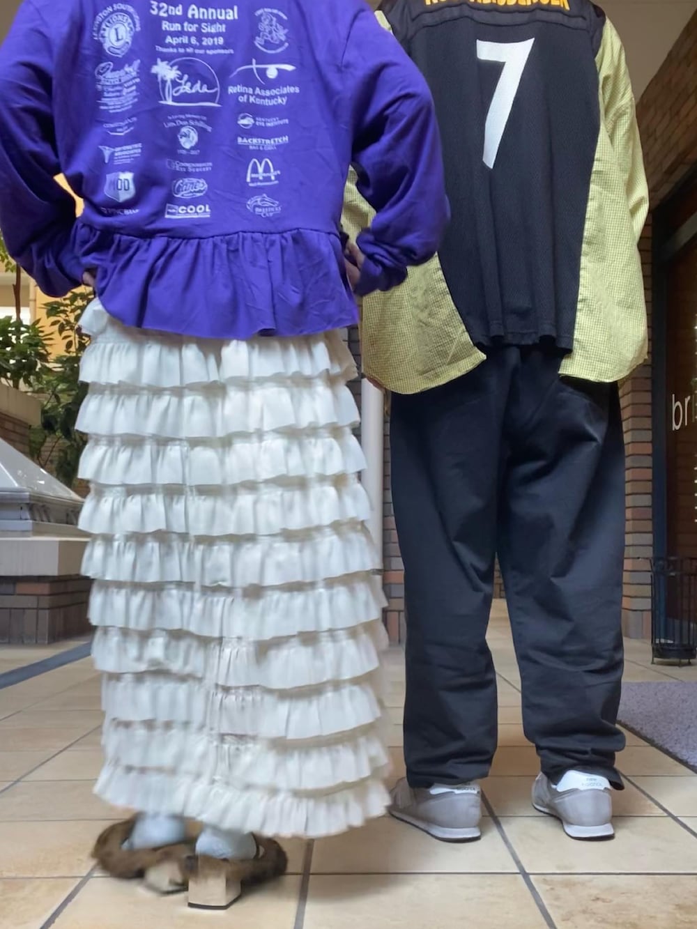 「秋服、初秋コーデ、今日のコーデ、おしゃれさんと繋がりたい、低身長、夫婦コーデ、カップルコーデ、ファーサンダル、フリフリスカート、レオパード、ootd、outfit、ママコーデ、低身長コーデ、古着」｜「saku sakuのアイテム（Tシャツ/カットソー、パープル系）」を使った、くみこさん（レディース・150cm）の秋コーディネートの2枚目の写真