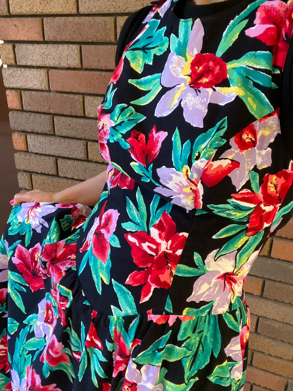 その他のワンピース/ドレス、ブラック系のスニーカーを着用したレディースの夏コーディネートの3枚目の写真