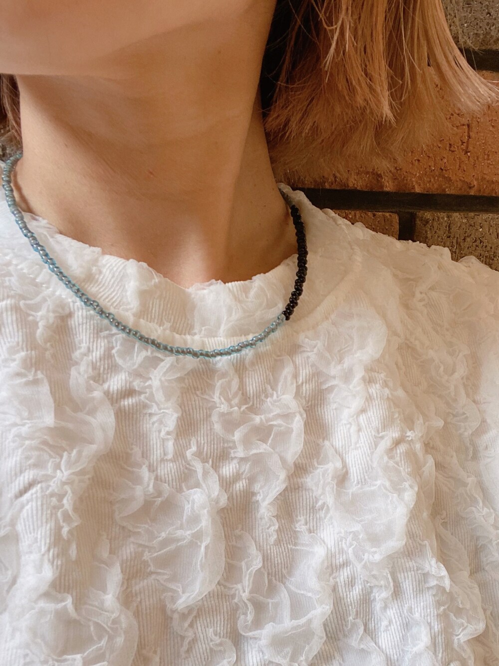 ホワイト系のその他トップス、ブラック系のその他パンツ、その他のパンプスを着用したレディースの夏コーディネートの3枚目の写真