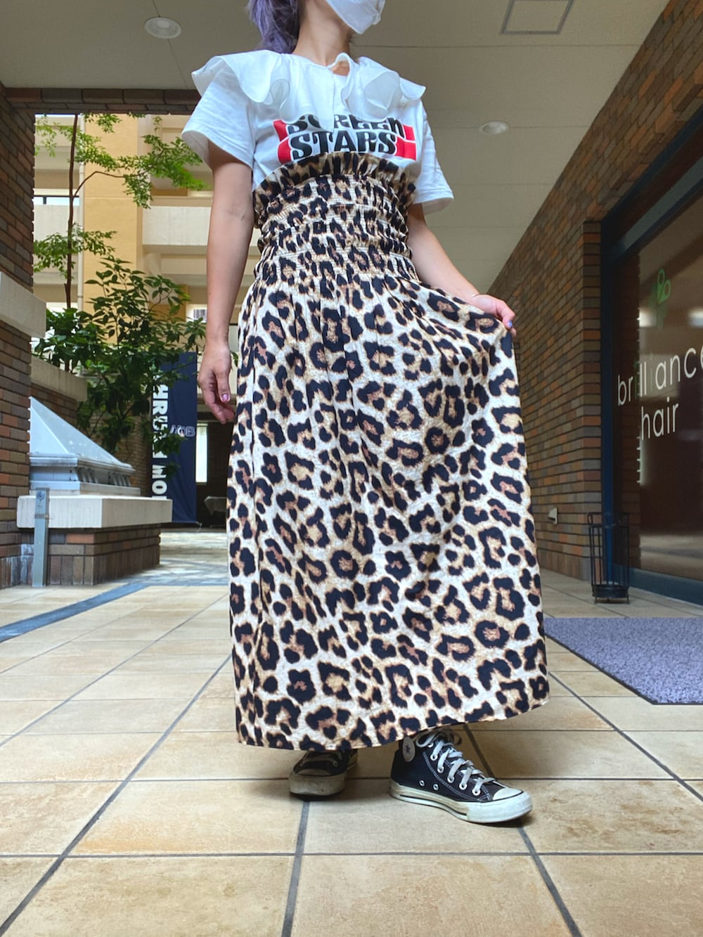 「H&M、シンプルコーデ、オトナ女子、秋、プチプラ、レオパード、レオパード柄、付け襟、スニーカー、おしゃれさんと繋がりたい、ootd、outfit、トレンド、ママコーデ、ママファッション」｜「CREOLMEの【SCREEN STARES×CREOLME】Tシャツ（スウェット、ホワイト系）」を使った、くみこさん（レディース・150cm）の夏コーディネートの3枚目の写真