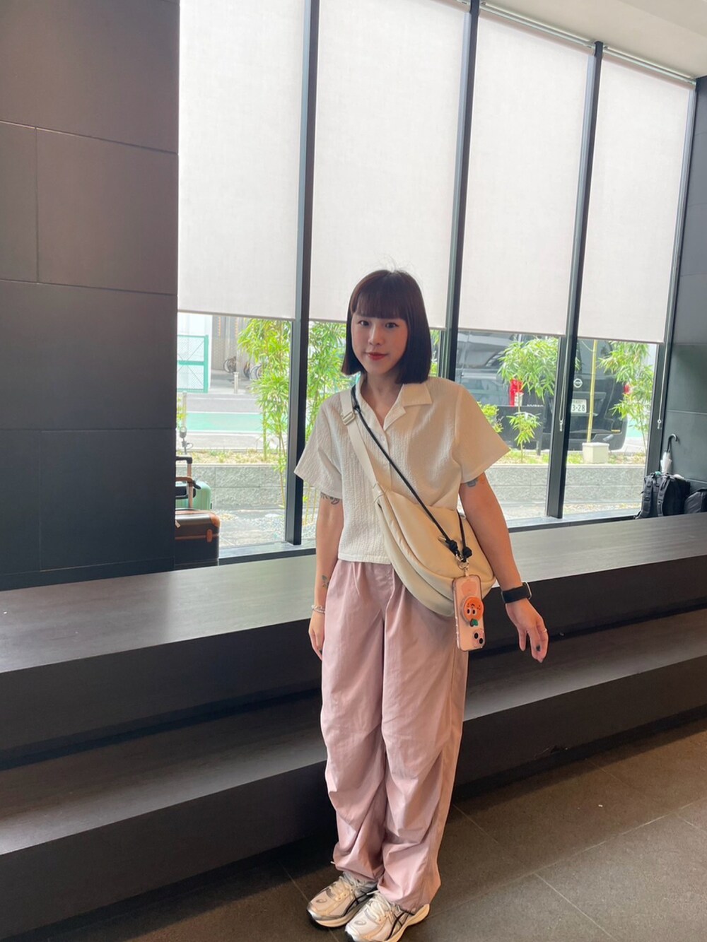「UNIQLOのアイテム（ショルダーバッグ、ホワイト系）」を使った、s0a5n1d4yさん（レディース・153cm）の春コーディネートの2枚目の写真