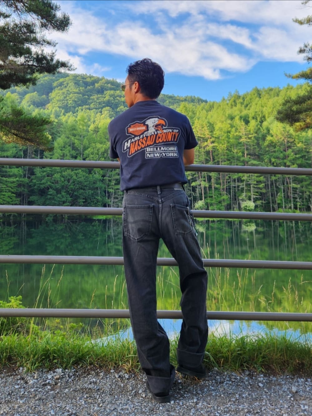 「アメカジ、アメカジコーデ、ブラック、ブラックコーデ、黒、夏コーデ、古着、サングラス、ウォレットチェーン、ブーツ、Tシャツ、黒Tシャツ」｜「Harley-Davidsonのアイテム（Tシャツ/カットソー、ブラック系）」を使った、tulipさん（メンズ・165cm）の夏コーディネートの3枚目の写真