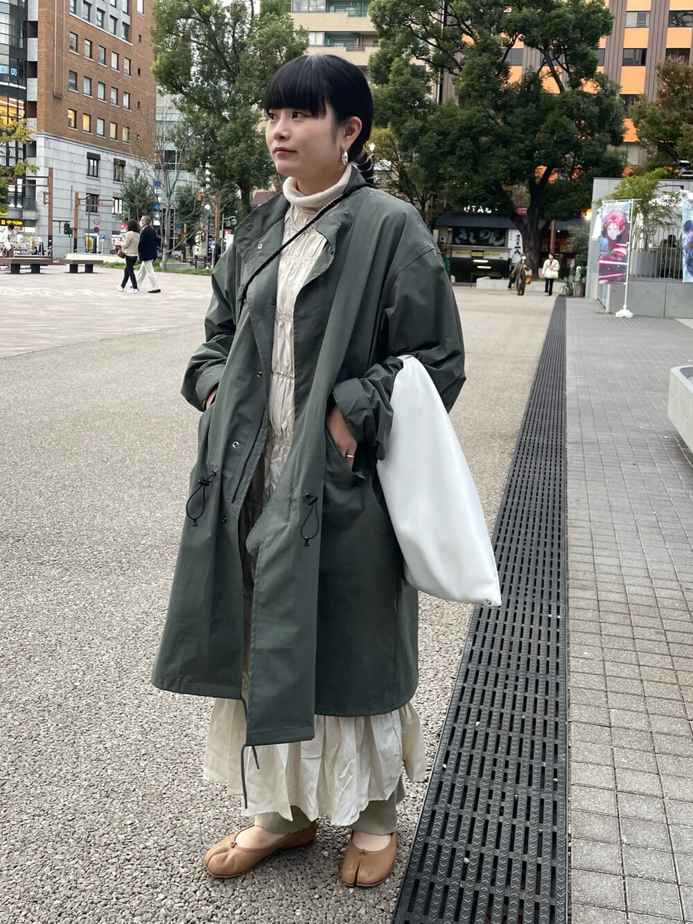 「モッズコート、ワンピース、甘辛mix、レイヤードスタイル、低身長、153cm、MM6、Maison Margiela、おしゃれさんと繋がりたい」｜「CIAOPANICのアイテム（ワンピース、ベージュ系）」を使った、denさん（レディース・153cm）の冬コーディネートの2枚目の写真