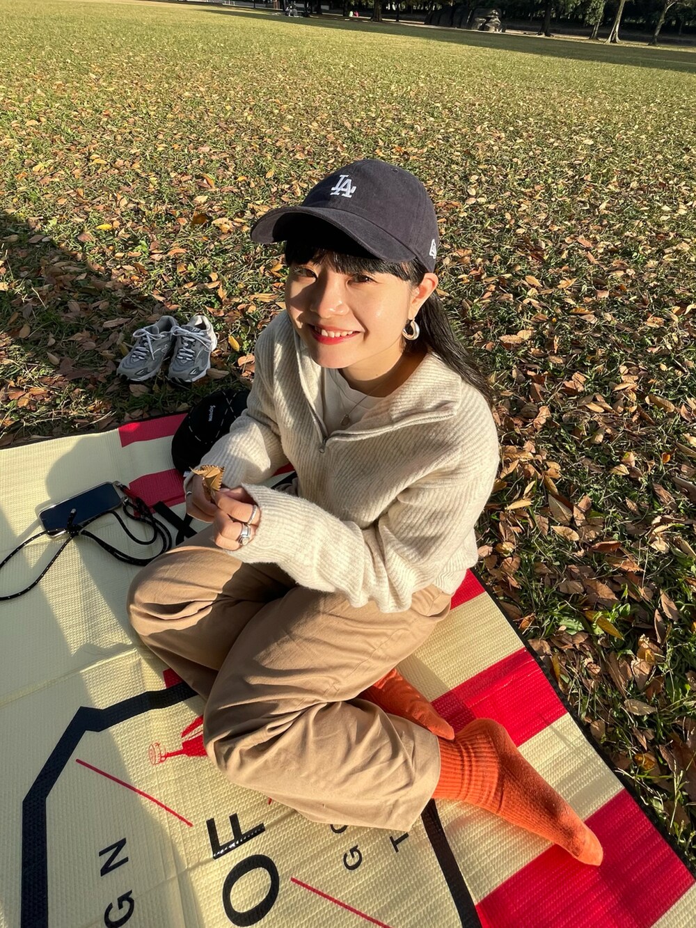 「カジュアル、ピクニックコーデ、ニットコーデ、プチプラコーデ、低身長女子、UNIQLO、骨格ストレート、153cm、お洒落さんとつながりたい」｜「NEW ERAのアイテム（キャップ、ブルー系）」を使った、denさん（レディース・153cm）の冬コーディネートの2枚目の写真