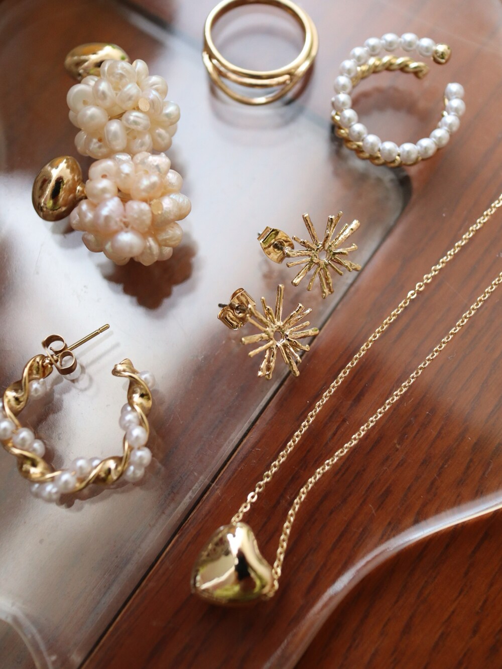 「アクセサリー、ピアス、リング、ネックレス、小物、シンプル、ゴールド、シルバー、パール、BIRTHDAY BAR」|「BIRTHDAY BARのHeart necklace ハートネックレス(ネックレス、ゴールド系)」を使った、ちゃみまる🐶さん(レディース・146cm)の春コーディネートの3枚目の写真
