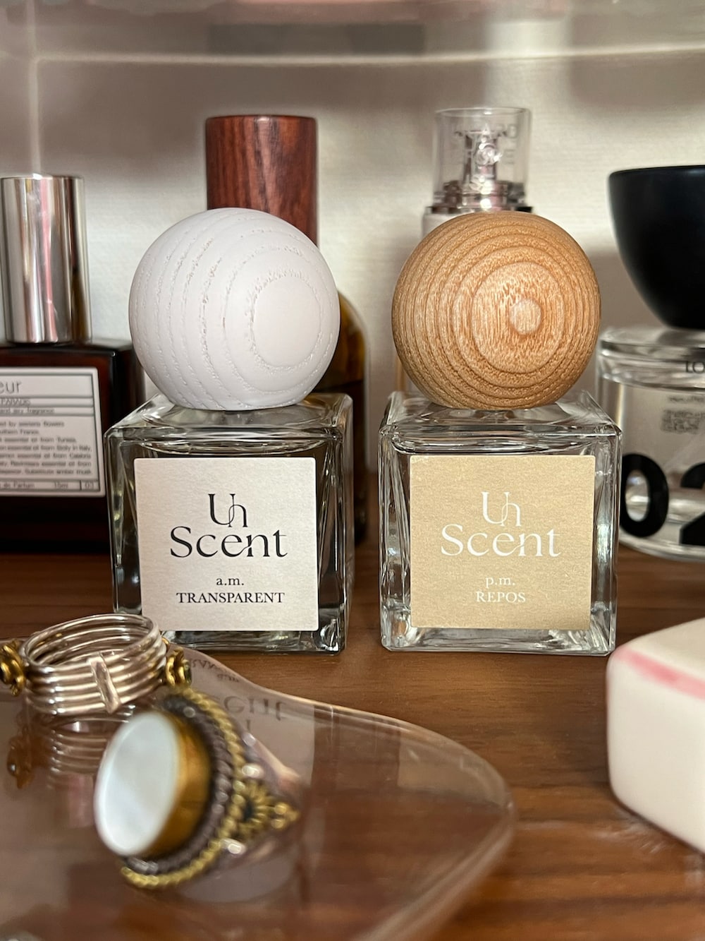 ホワイト系の香水、ベージュ系の香水、その他のその他を着用したレディースの秋コーディネートの4枚目の写真