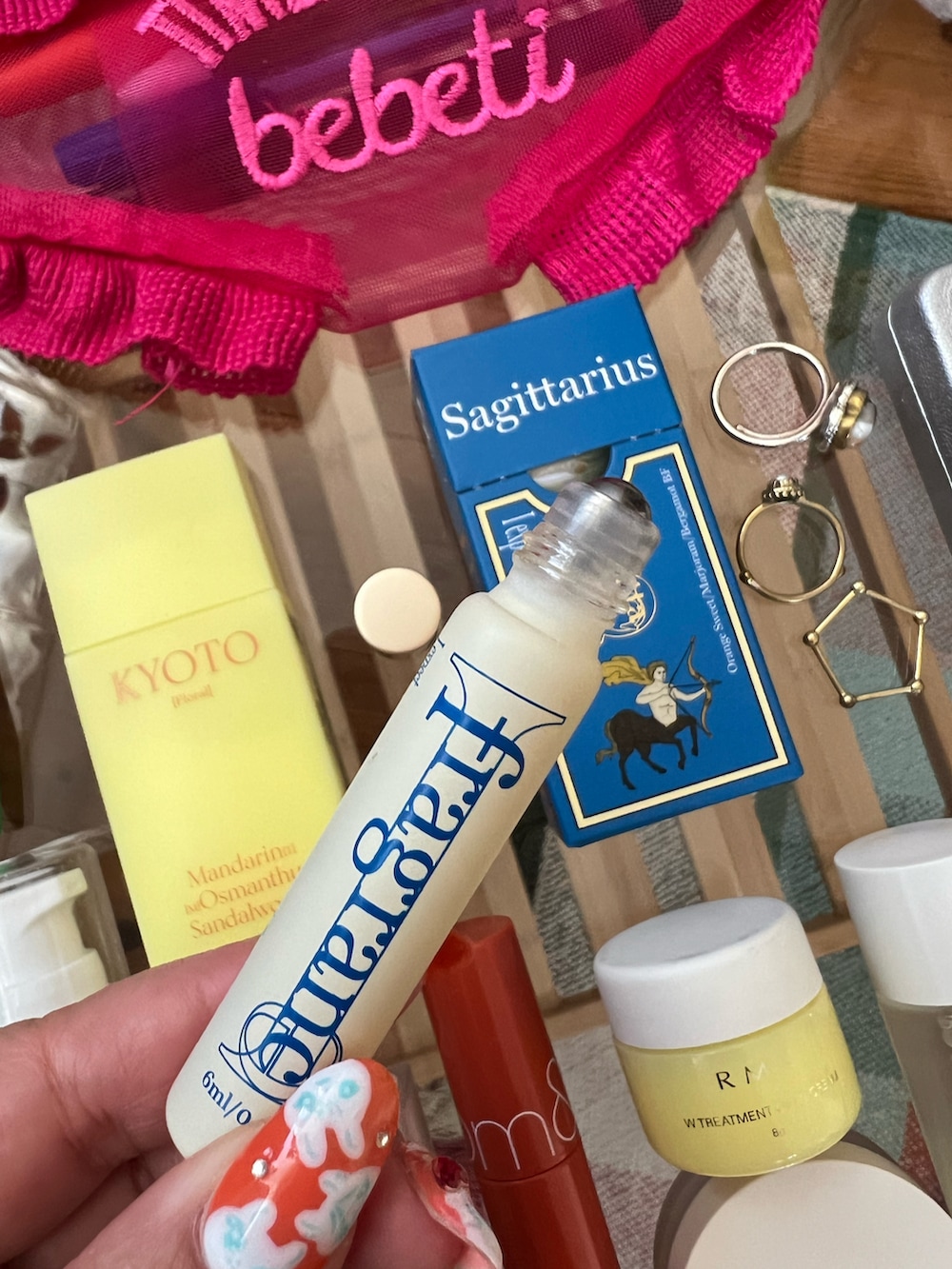 「バッグの中身、フレグランス、香水、星座、ハンドクリーム、BIRTHDAY BAR」｜「BIRTHDAY BARのI fragrance 12星座のフレグランス（香水、ブルー系）」を使った、ちゃみまる🐶さん（レディース・146cm）の冬コーディネートの2枚目の写真