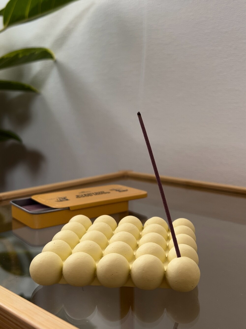 「インテリア、インテリア雑貨、お香立て、お香、BIRTHDAY BAR」｜「BIRTHDAY BARの【SAHIR サヒール】Ceramic incense holder お香立て（ルームフレグランス/お香、ベージュ系）」を使った、ちゃみまる🐶さん（レディース・146cm）の夏コーディネートの2枚目の写真