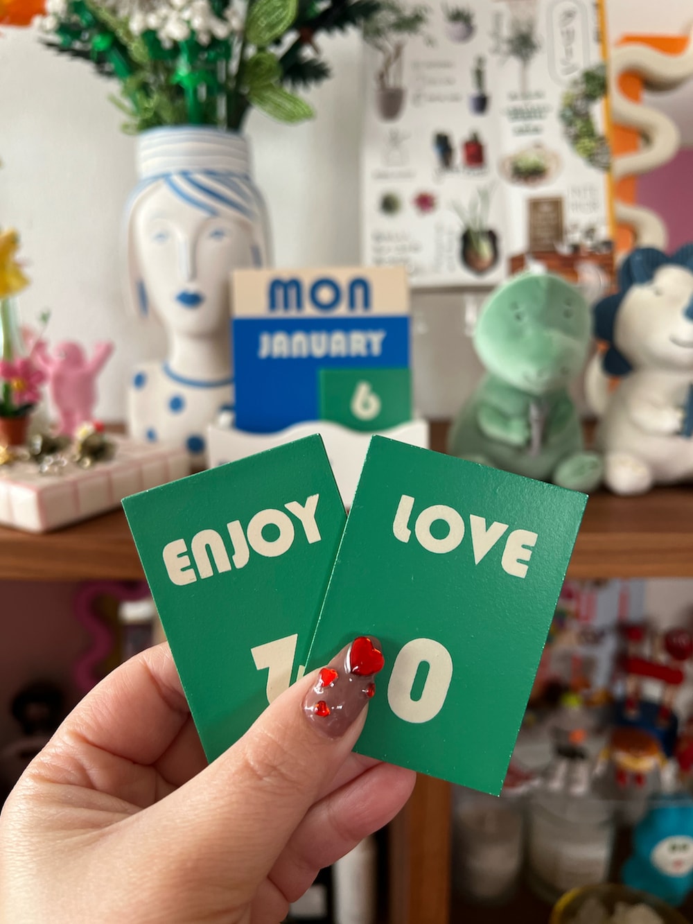 その他のチャーム、その他のインテリア雑貨、ブルー系のインテリア雑貨を着用したレディースの冬コーディネートの4枚目の写真