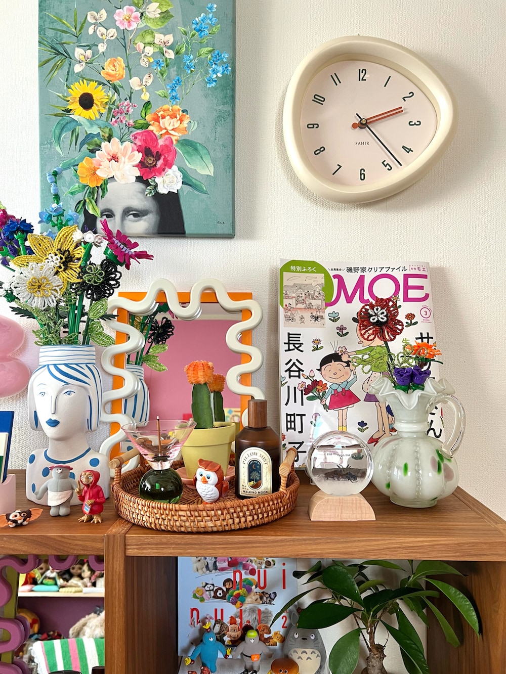 ピンク系のインテリア雑貨、グリーン系のインテリア雑貨、その他のインテリア雑貨を着用したレディースの春コーディネートの3枚目の写真