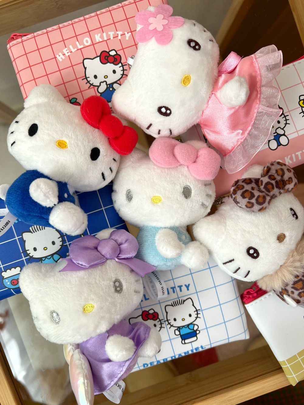 その他のチャーム、その他のポーチ、その他のその他を着用したレディースの冬コーディネートの3枚目の写真