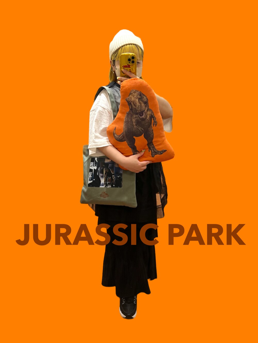 「ジュラシックパーク、トートバッグ、ポーチ、タオルハンカチ、クッション、オレンジ、ニット帽、カジュアル、カジュアルコーデ、大人カジュアル、スニーカーコーデ、低身長コーデ、BIRTHDAY BAR」｜「BIRTHDAY BARのAMBLIN フィルムプリントトート（トートバッグ、グリーン系）」を使った、ちゃみまる🐶さん（レディース・146cm）の夏コーディネートの2枚目の写真