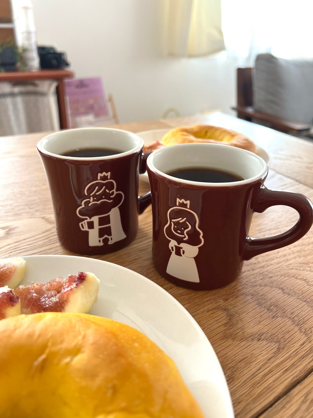 ブラウン系のグラス/マグカップ/タンブラー、その他のその他を着用したレディースの秋コーディネートの3枚目の写真