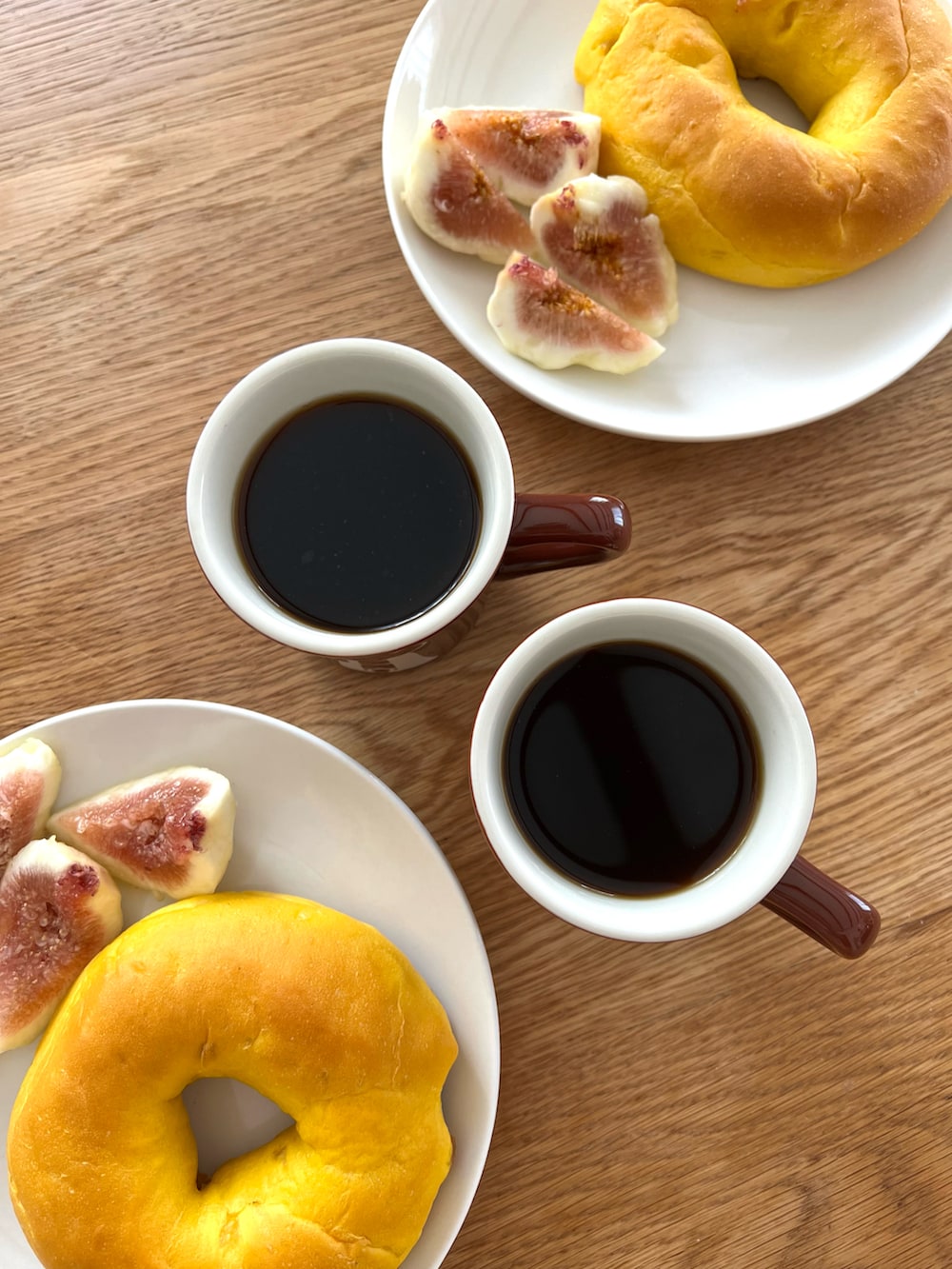 ブラウン系のグラス/マグカップ/タンブラー、その他のその他を着用したレディースの秋コーディネートの4枚目の写真