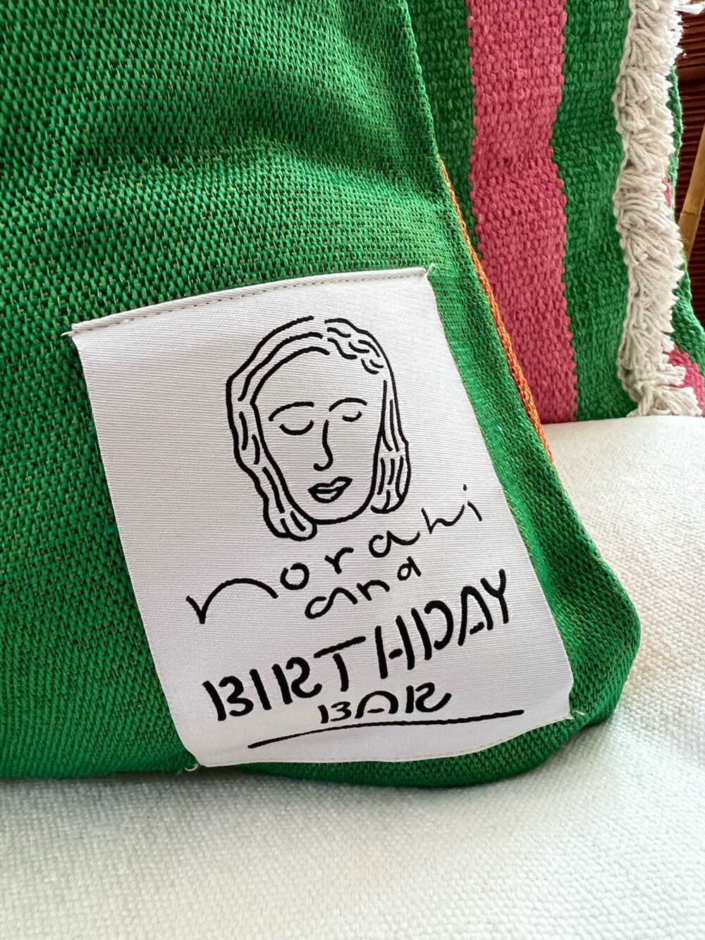 ベージュ系のクッション/クッションカバー、ホワイト系のインテリア雑貨、その他のその他を着用したレディースの夏コーディネートの2枚目の写真