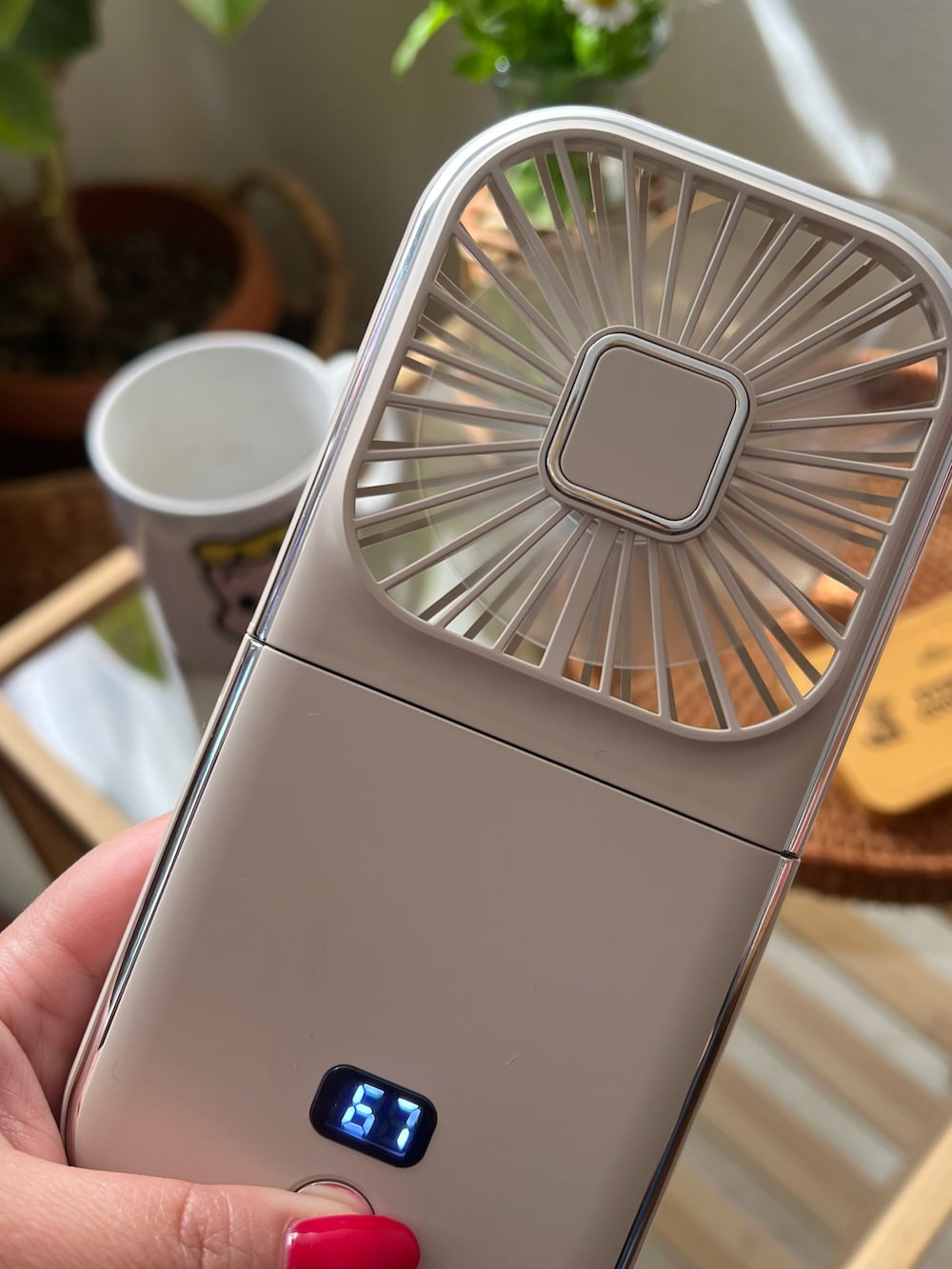 「ハンディファン、扇風機、暑さ対策、BIRTHDAY BAR」｜「BIRTHDAY BARの5WAYマルチハンディファン 扇風機（キッチン家電、ベージュ系）」を使った、ちゃみまる🐶さん（レディース・146cm）の夏コーディネートの3枚目の写真