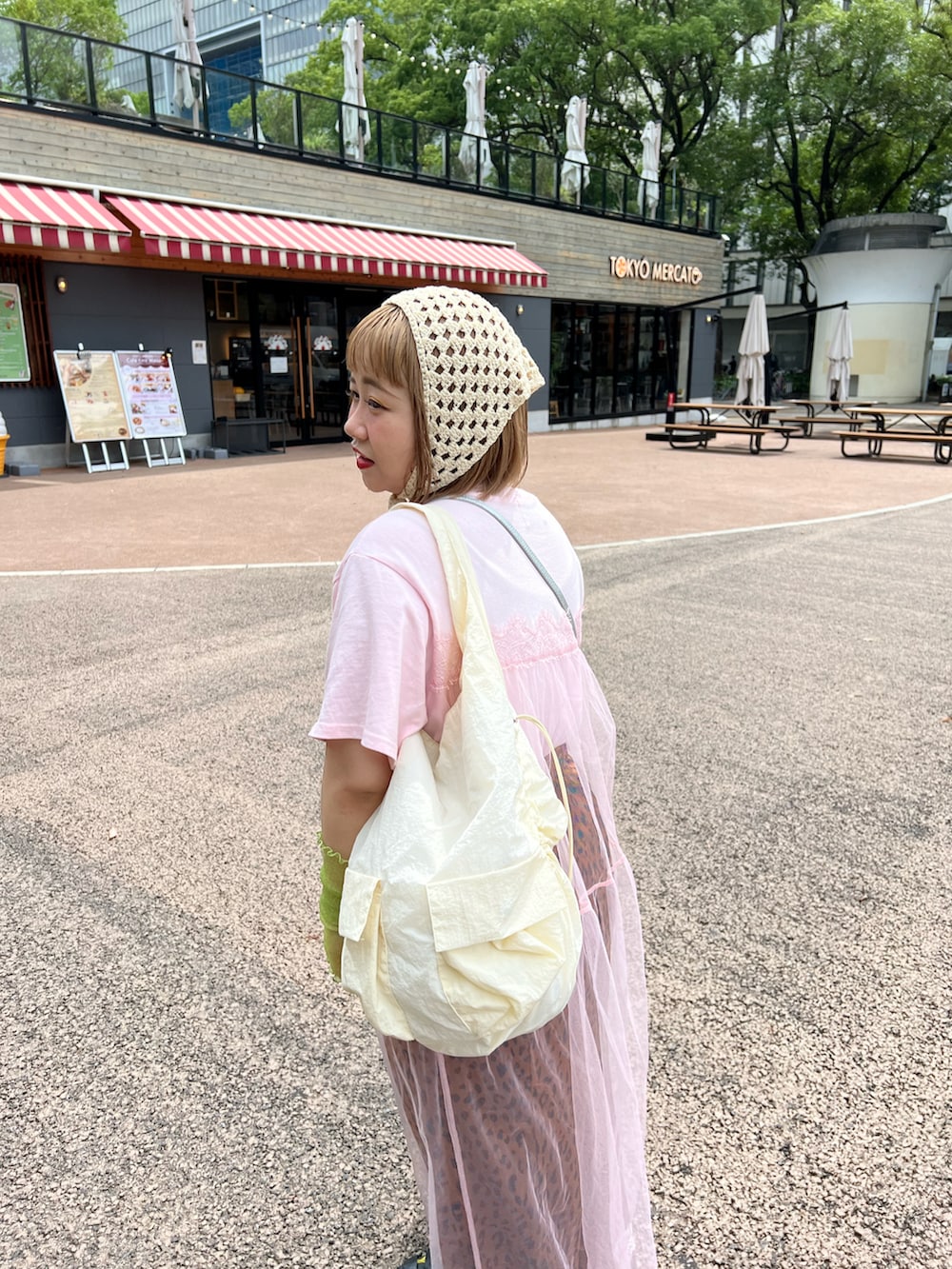 「レイヤードスタイル、夏コーデ、低身長コーデ、カラフル、バブーシュカ、アームカバー、ワンピース、レース、ピンク、レオパード、サンダル、トートバッグ、スマホショルダー、お財布ショルダー、BIRTHDAY BAR」|「Actuallyのフェイクレザー ラウンドコインケース(コインケース、シルバー系)」を使った、ちゃみまる🐶さん(レディース・146cm)の夏コーディネートの3枚目の写真
