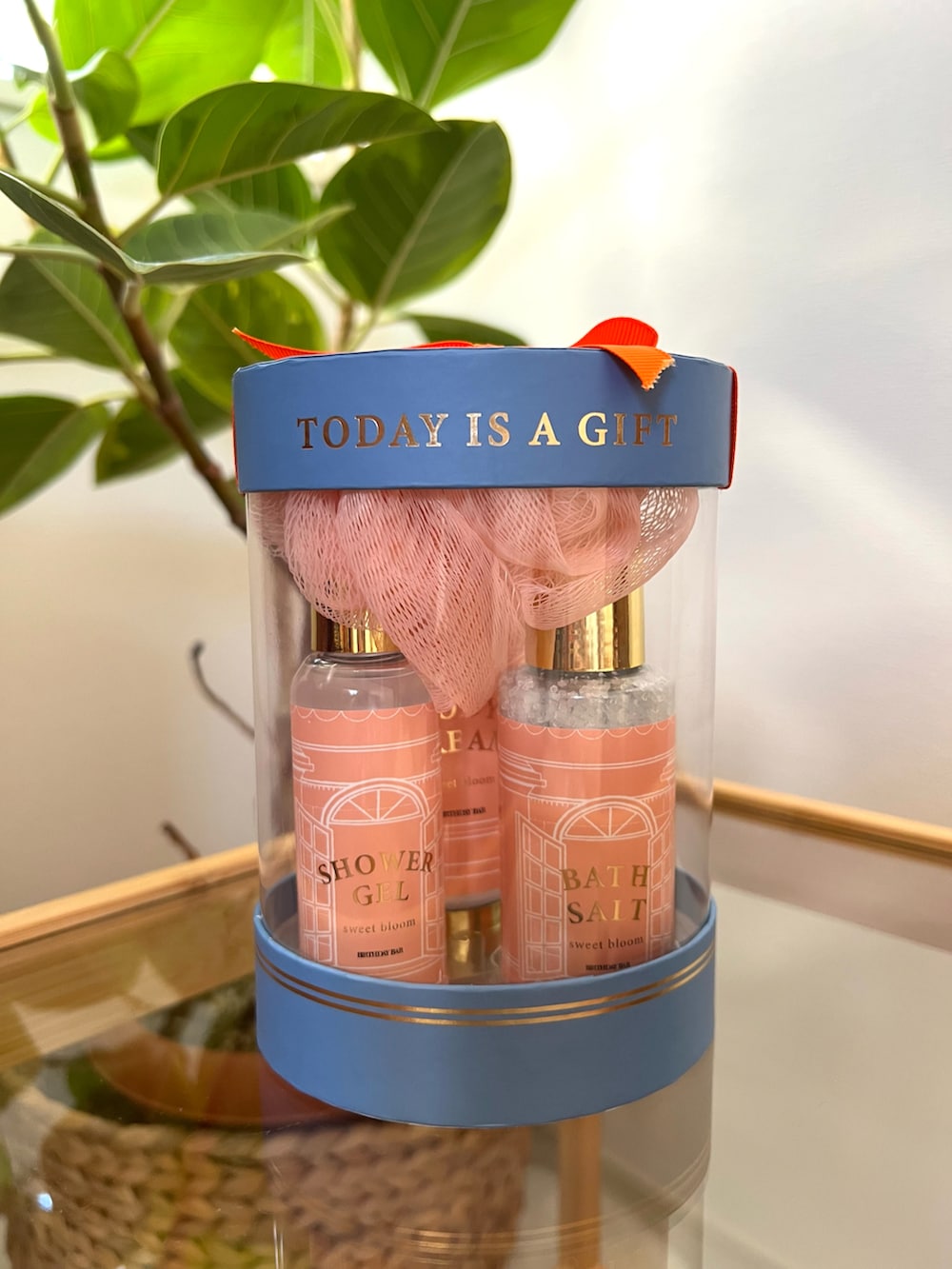 ブルー系のボディケアキット/ギフトセット、その他のその他を着用したレディースの秋コーディネートの2枚目の写真