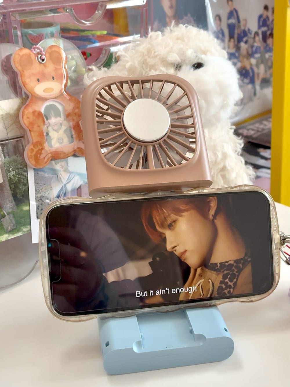 ブラウン系の生活家電を着用したレディースの春コーディネートの2枚目の写真