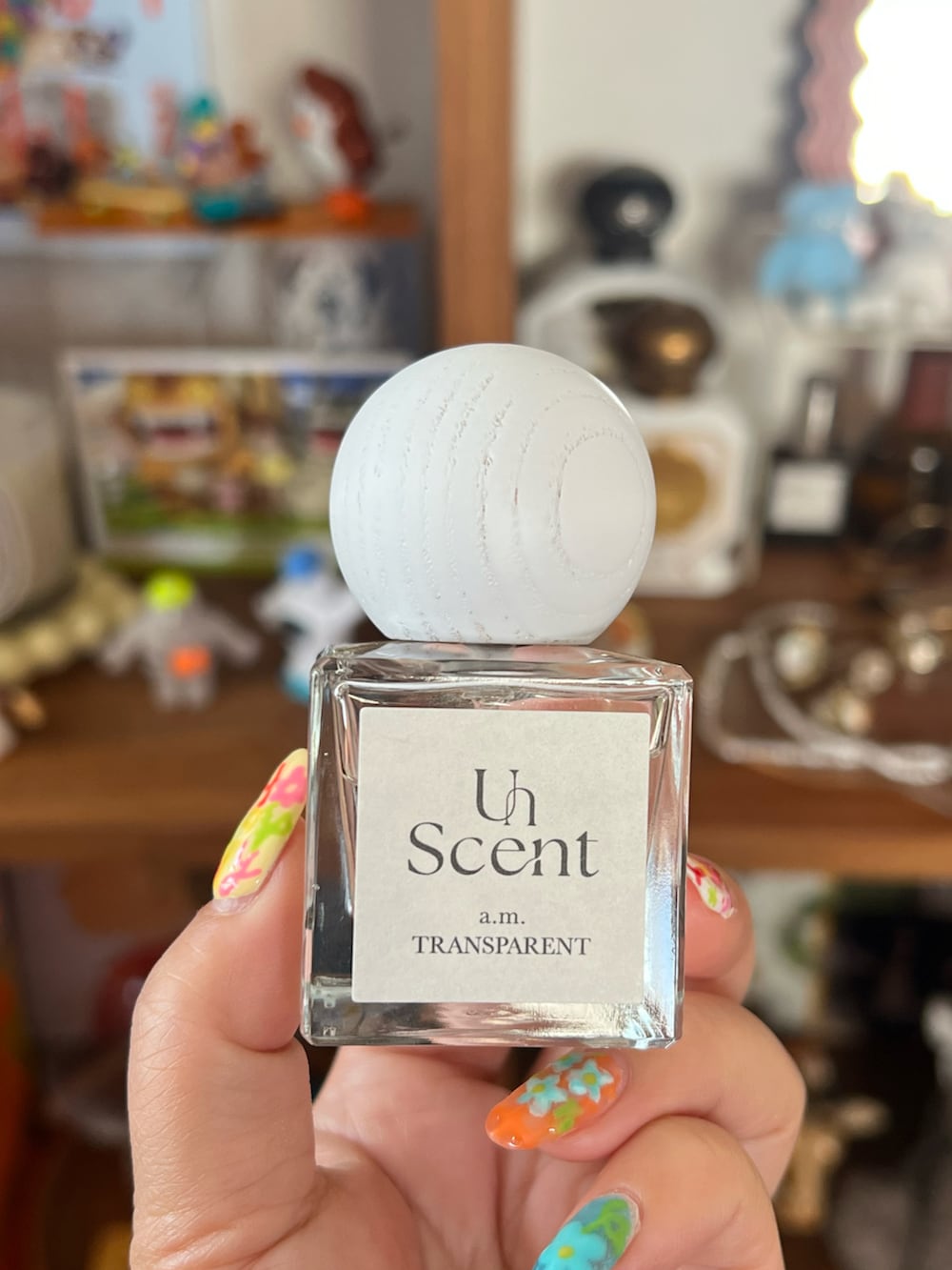 ホワイト系の香水、ベージュ系の香水、その他のその他を着用したレディースの秋コーディネートの2枚目の写真