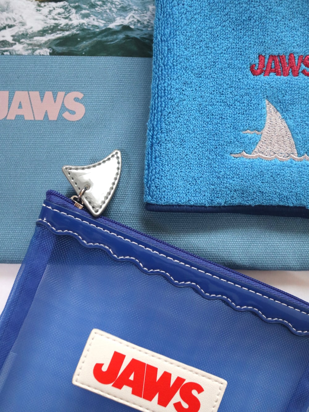 「ポーチ、タオル、ハンカチ、JAWS、ジョーズ、ブルー、blue、ハンドクリーム、トートバッグ、ニット帽、BIRTHDAY BAR」｜「BIRTHDAY BARのUNIVERSAL ユニバーサル オリジナル タオルハンカチ（ハンカチ/ハンドタオル、その他）」を使った、ちゃみまる🐶さん（レディース・146cm）の夏コーディネートの4枚目の写真