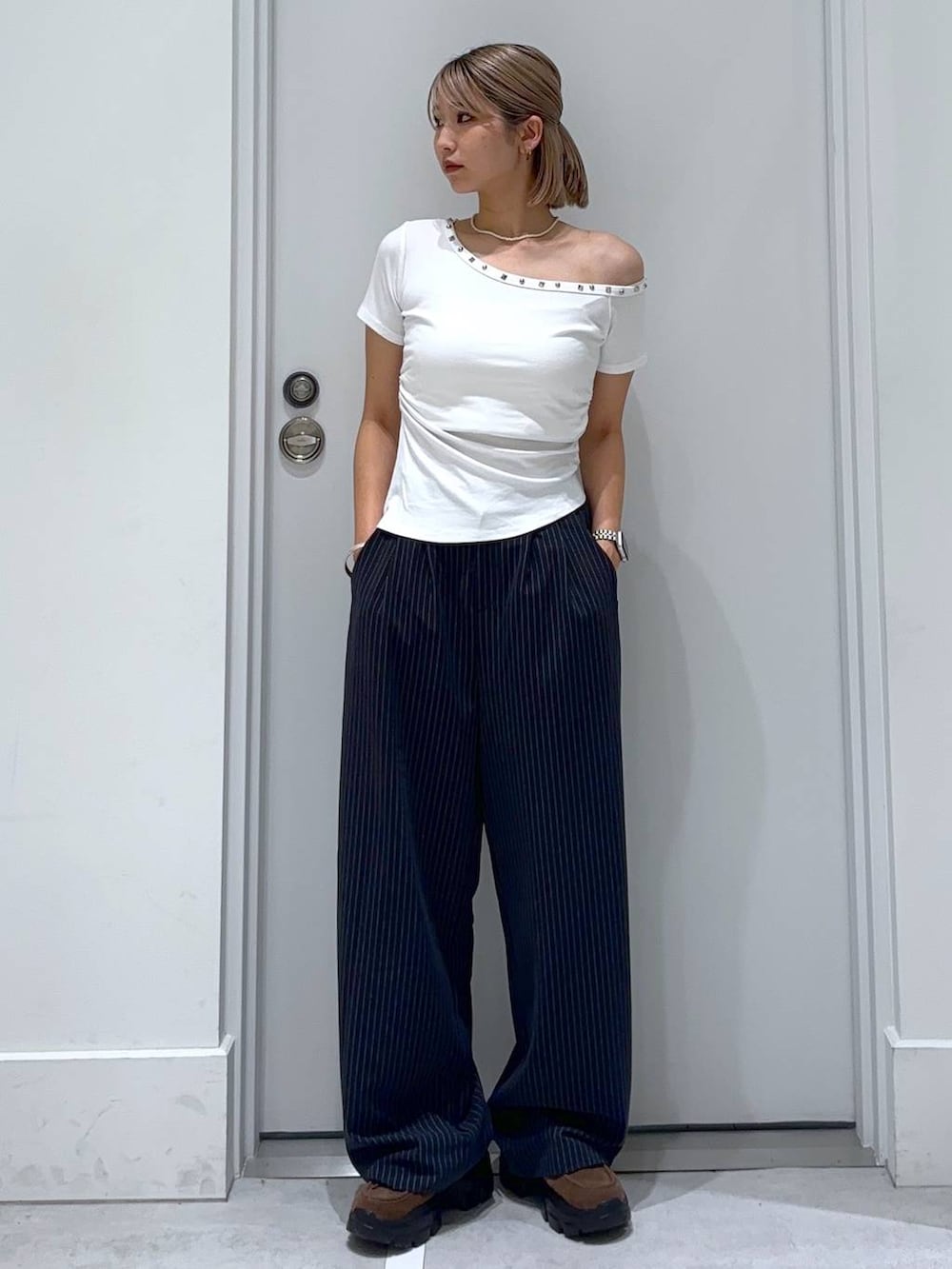 「カジュアルコーデ、新作、夏コーデ、楽ちんコーデ、シンプルコーデ、FOREVER 21、着痩せ・細見え、女子ウケ、カジュアル」｜「FOREVER 21の【2025SS】フェイクスエードモカシン（モカシン/デッキシューズ、ブラウン系）」を使った、hm2931さん（レディース・159cm）の夏コーディネートの2枚目の写真