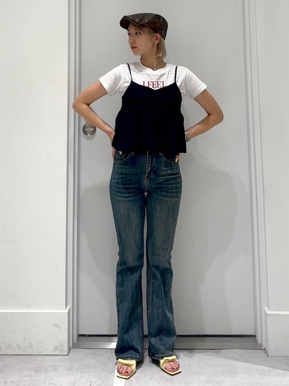 「カジュアルコーデ、夏コーデ、レイヤードスタイル、新作、FOREVER 21、着痩せ・細見え、女子ウケ、カジュアル」｜「FOREVER 21の【2024FW】オーバーダイフレアデニム（デニムパンツ、ブルー系）」を使った、hm2931さん（レディース・159cm）の春コーディネートの2枚目の写真