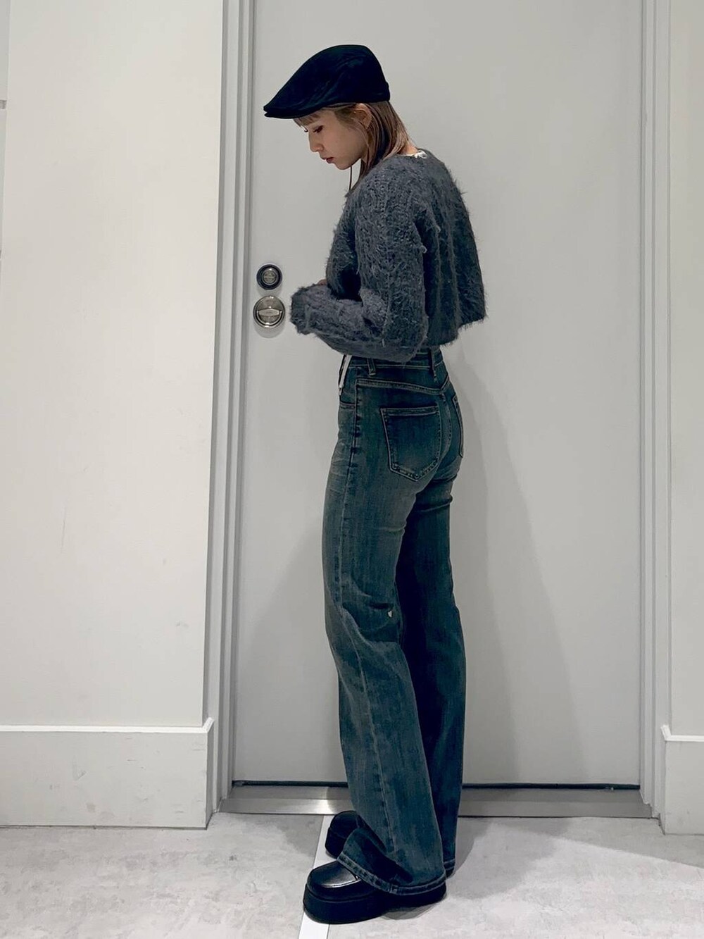 「冬コーデ、レイヤードスタイル、FOREVER 21、着痩せ・細見え、女子ウケ、カジュアル、カジュアルコーデ」|「FOREVER 21の【2024FW】アソートクロッグサンダル(スリッポン、ブラック系)」を使った、hm2931さん(レディース・159cm)の冬コーディネートの3枚目の写真