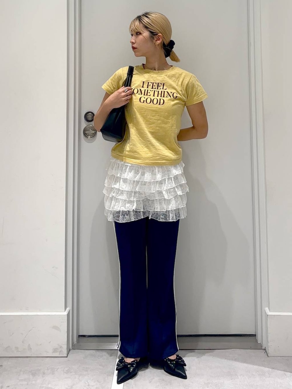 「女子ウケ、カジュアル、着痩せ・細見え、カジュアルコーデ、夏コーデ、レイヤードスタイル、新作、FOREVER 21、スポーツミックス」｜「FOREVER 21の【2025SS】レースフリルショートパンツ（その他パンツ、ホワイト系）」を使った、hm2931さん（レディース・159cm）の春コーディネートの2枚目の写真