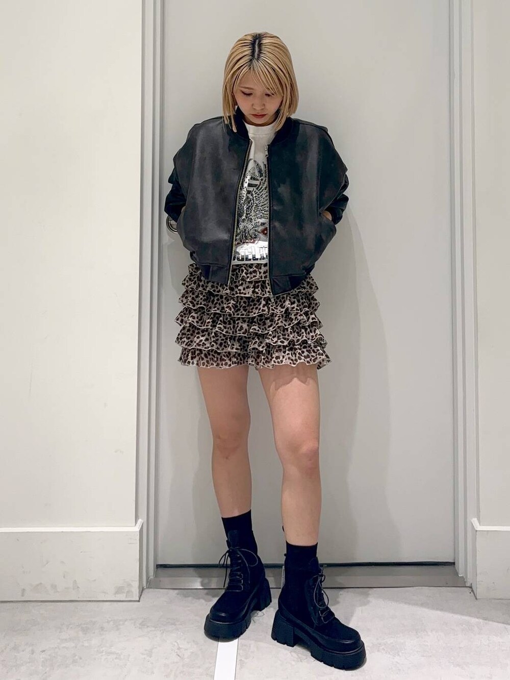 「着痩せ・細見え、女子ウケ、カジュアル、カジュアルコーデ、新作、FOREVER 21」｜「FOREVER 21の【2024FW】レースフリルショートパンツ（その他パンツ、ベージュ系）」を使った、hm2931さん（レディース・159cm）の春コーディネートの2枚目の写真