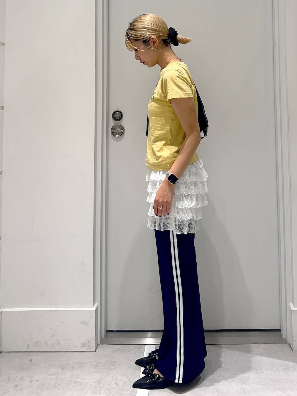 「女子ウケ、カジュアル、着痩せ・細見え、カジュアルコーデ、夏コーデ、レイヤードスタイル、新作、FOREVER 21、スポーツミックス」｜「FOREVER 21の【2025SS】レースフリルショートパンツ（その他パンツ、ホワイト系）」を使った、hm2931さん（レディース・159cm）の春コーディネートの3枚目の写真